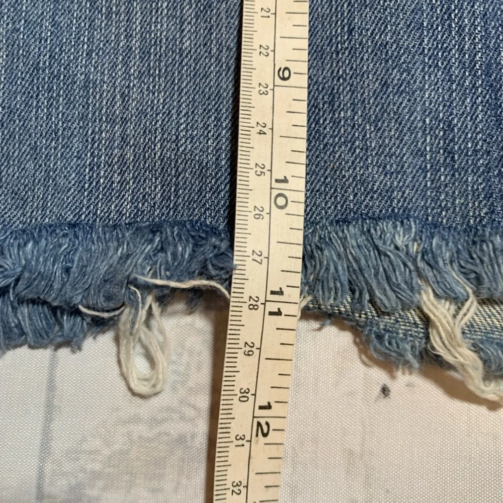 Abercrombie & Fitch mini denim skirt. Size 4. - Picture 6 of 8